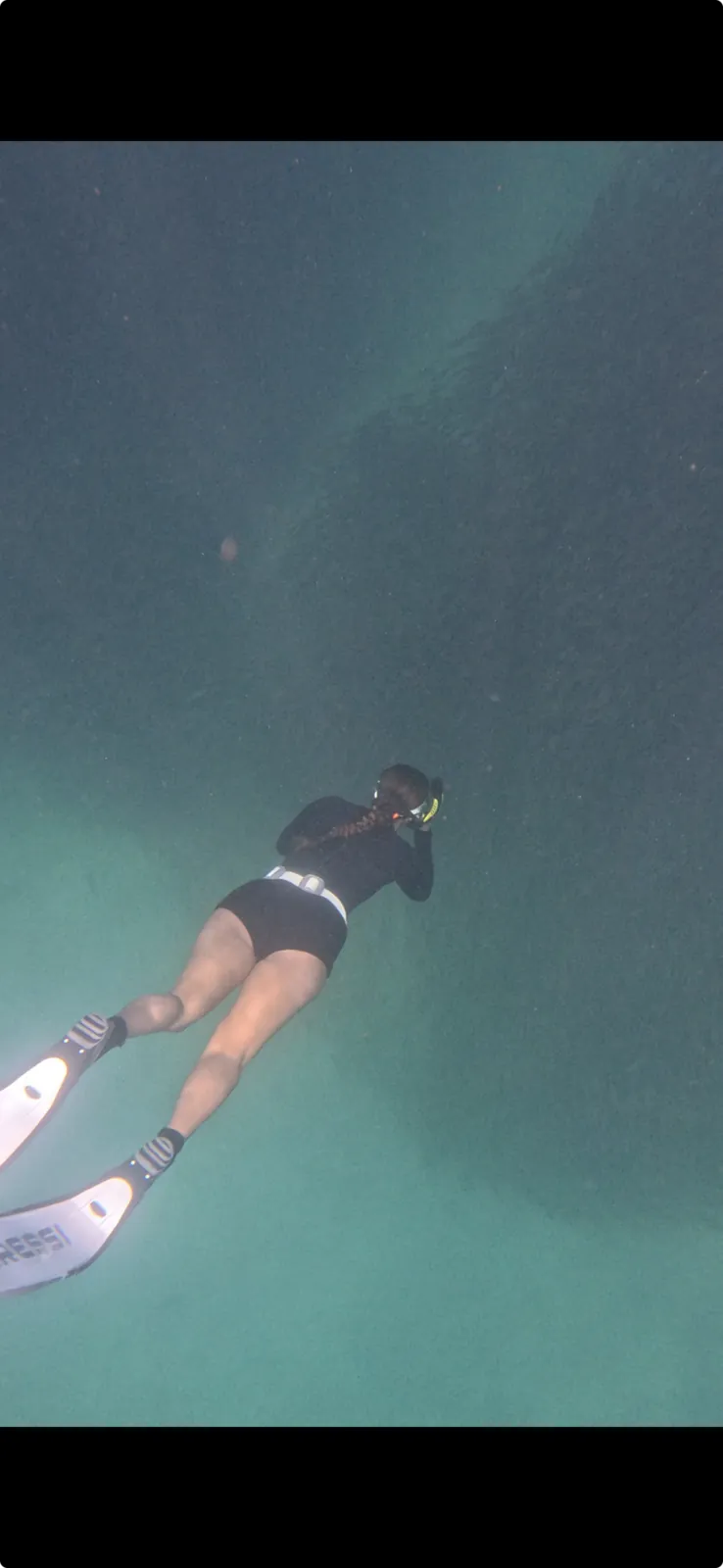 Freediver on a deep dive toward 16m